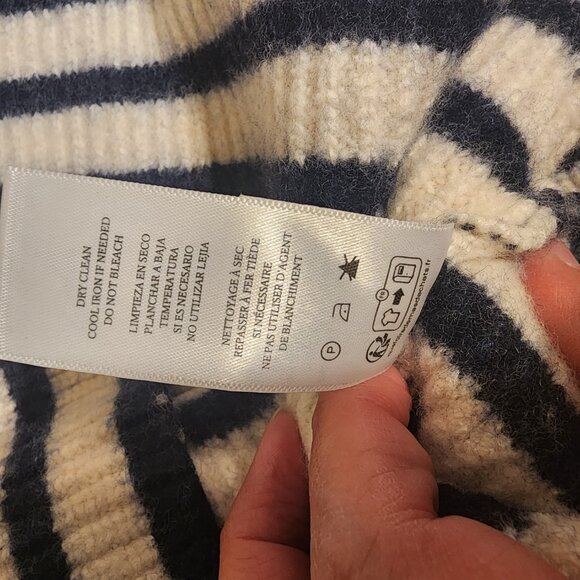 Rails Claudia Sweater Cream & Navy Stripe NWOT Med Some bleeding/pilling - Picture 11 of 14